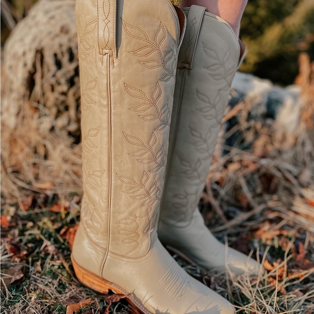 Lucchese Tall Western Willow Cream Women’s Boot, size 6.5